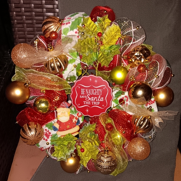 CHRISTMAS SANTA CLAUS RED & GREEN WREATH - Picture 5 of 8